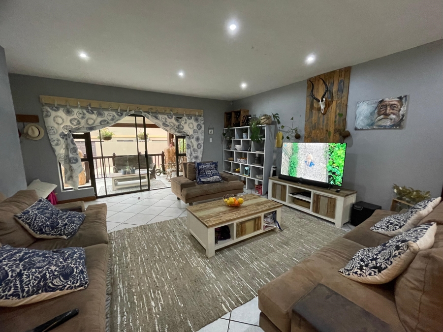 To Let 3 Bedroom Property for Rent in Birdwood Estate North West